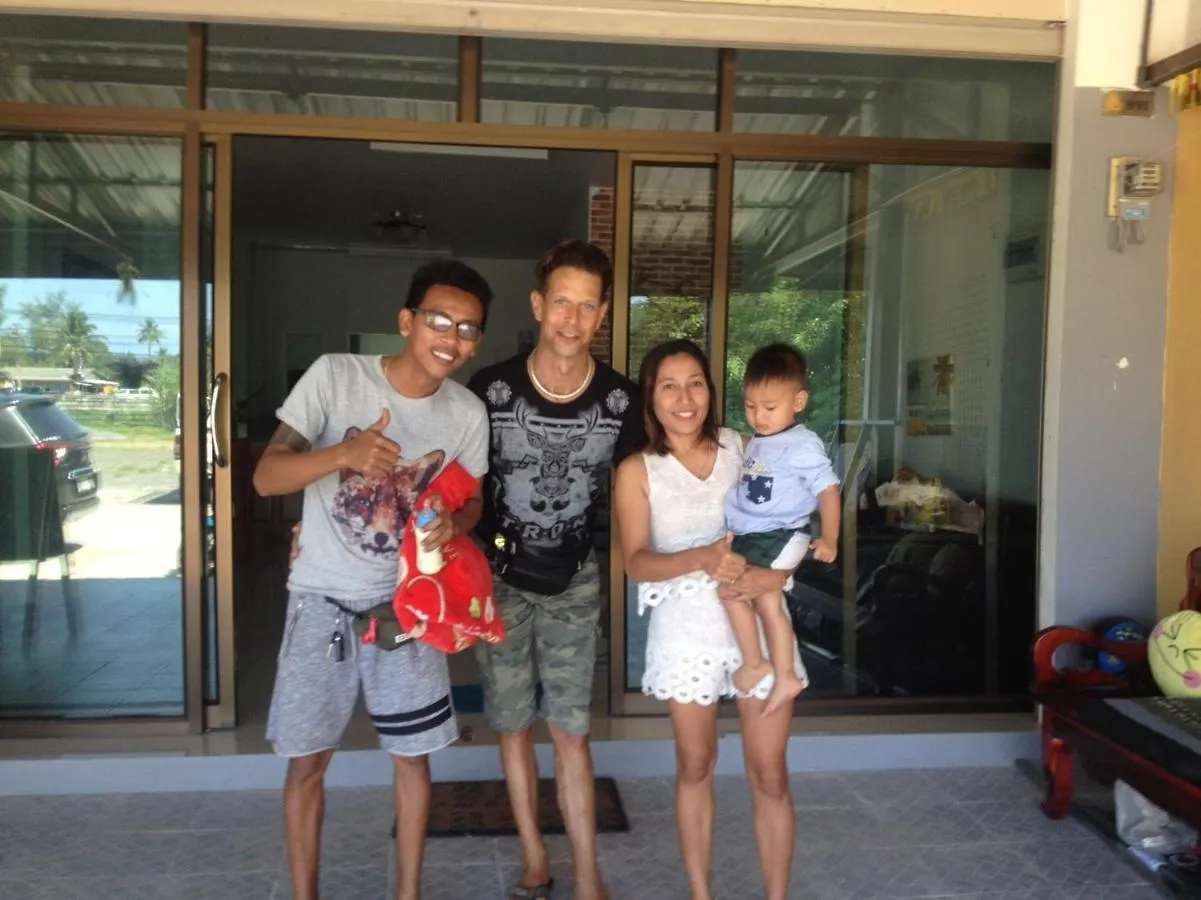 Mae Pon Hostel Καο Λακ