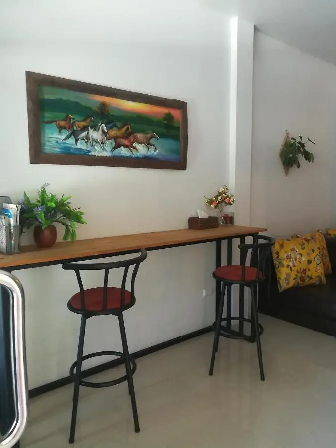 Mae Pon Hostel Καο Λακ