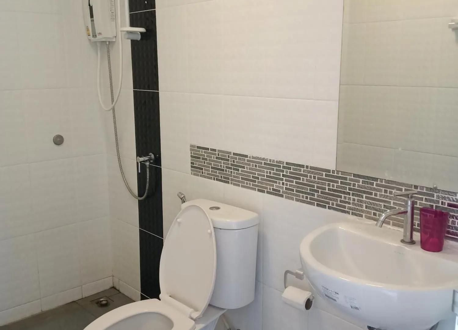 Mae Pon Hostel Καο Λακ