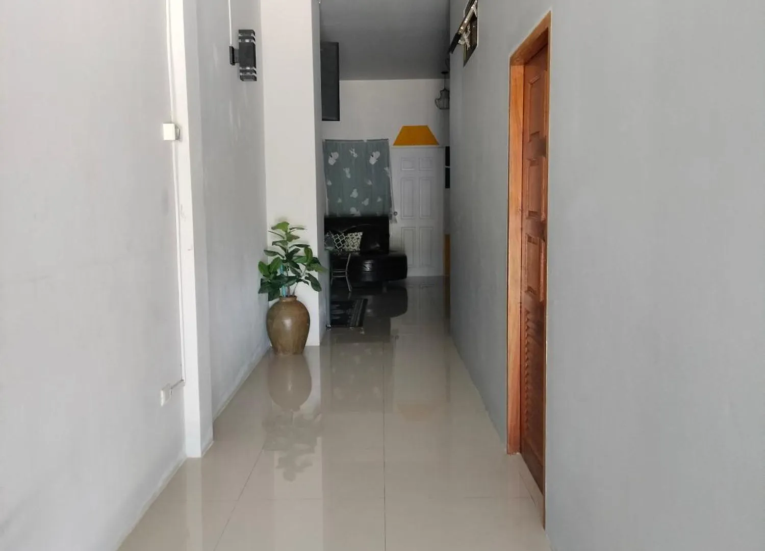Mae Pon Hostel Καο Λακ
